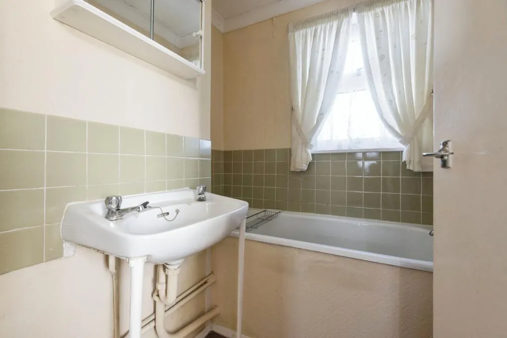 3 bed End of Terrace
