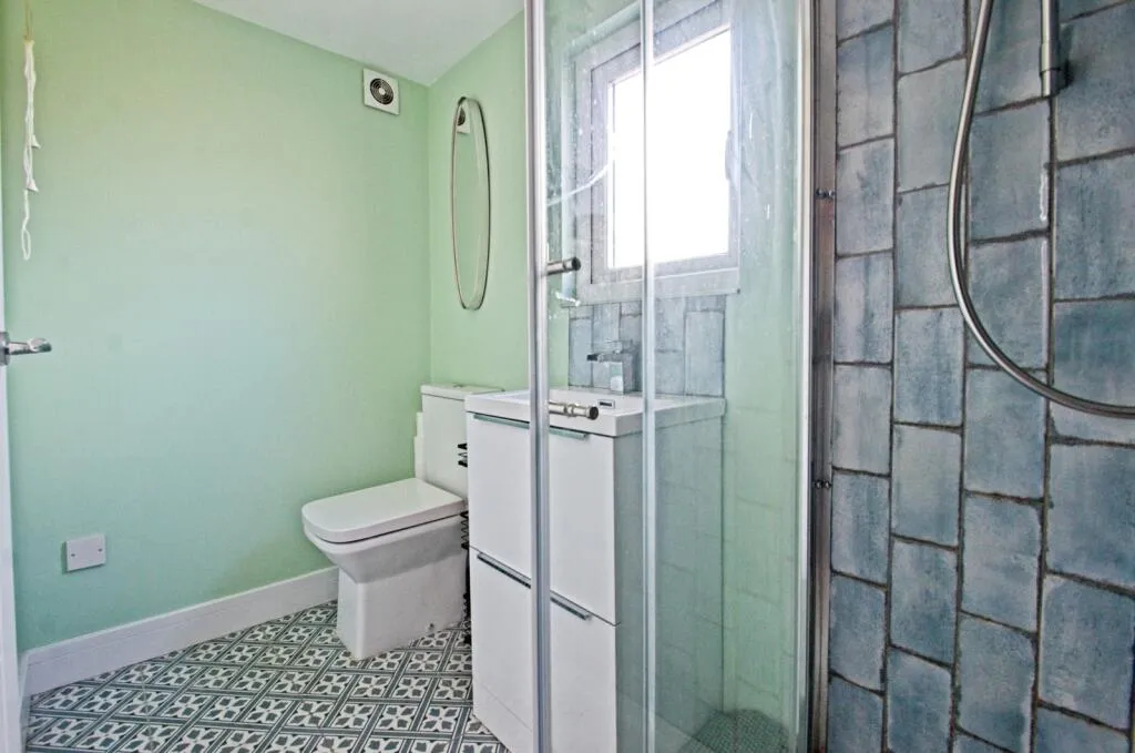 2 bed Detached