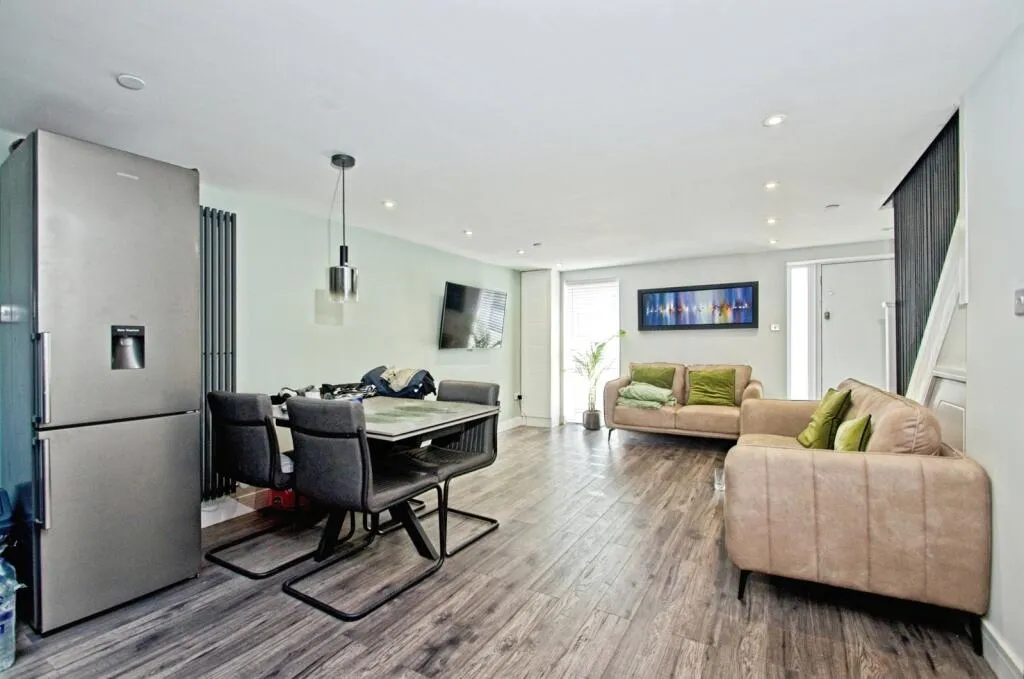2 bed Detached