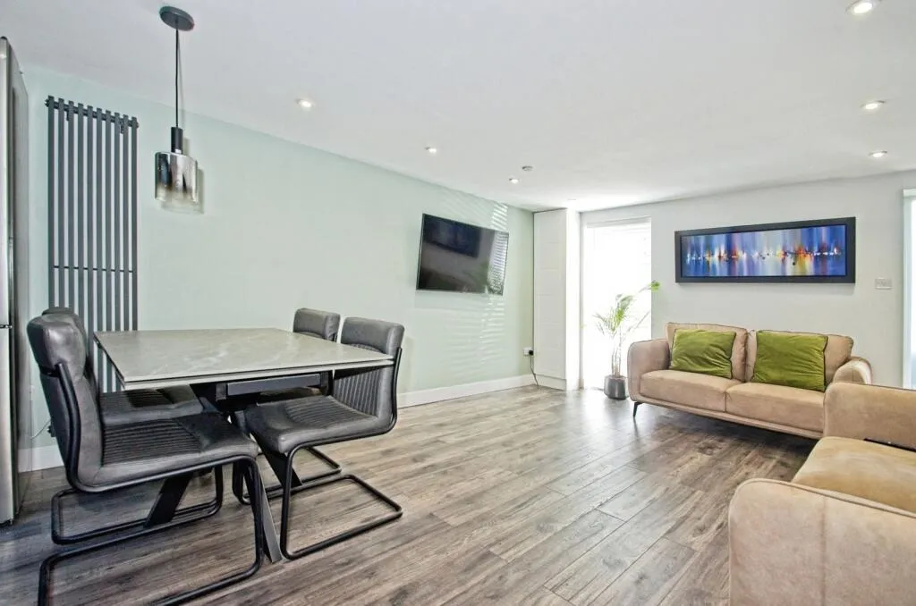 2 bed Detached