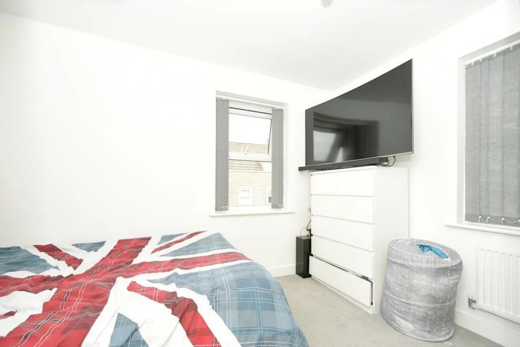 5 bed Detached