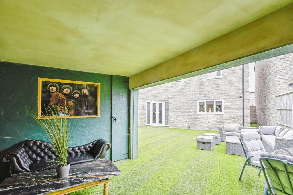 5 bed Detached