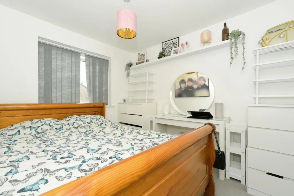 5 bed Detached