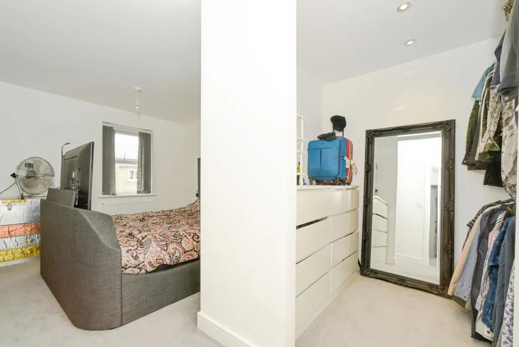 5 bed Detached