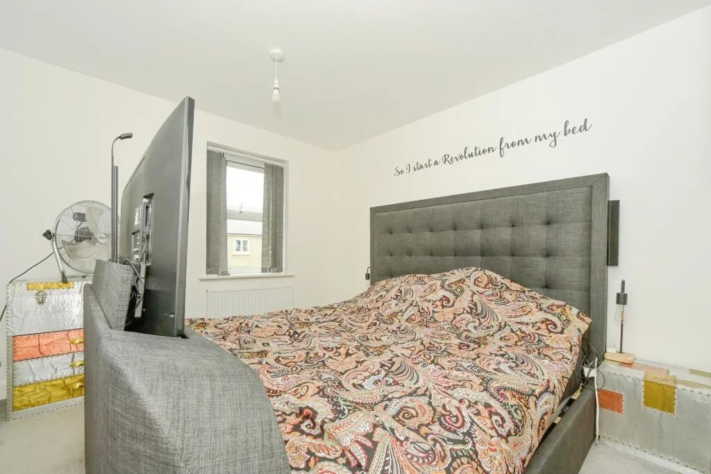 5 bed Detached