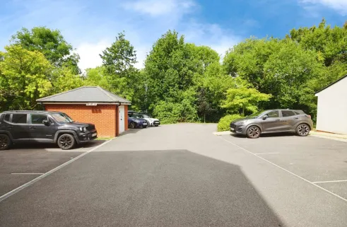 1 bed Ground Flat