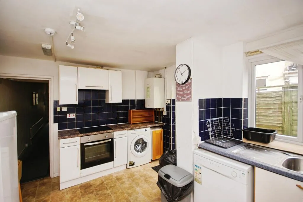 6 bed House