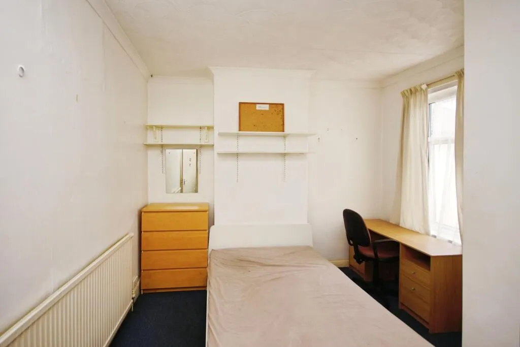 6 bed House