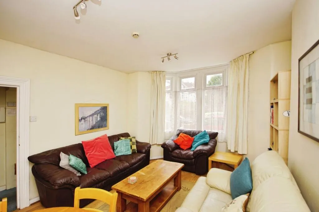 6 bed House