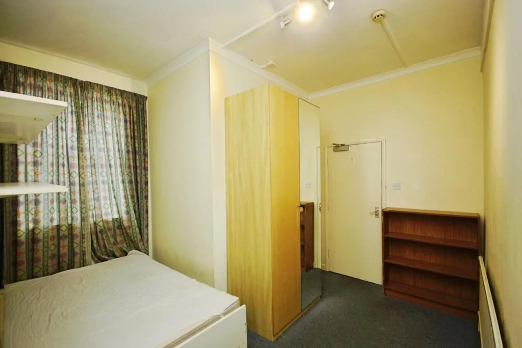 6 bed House
