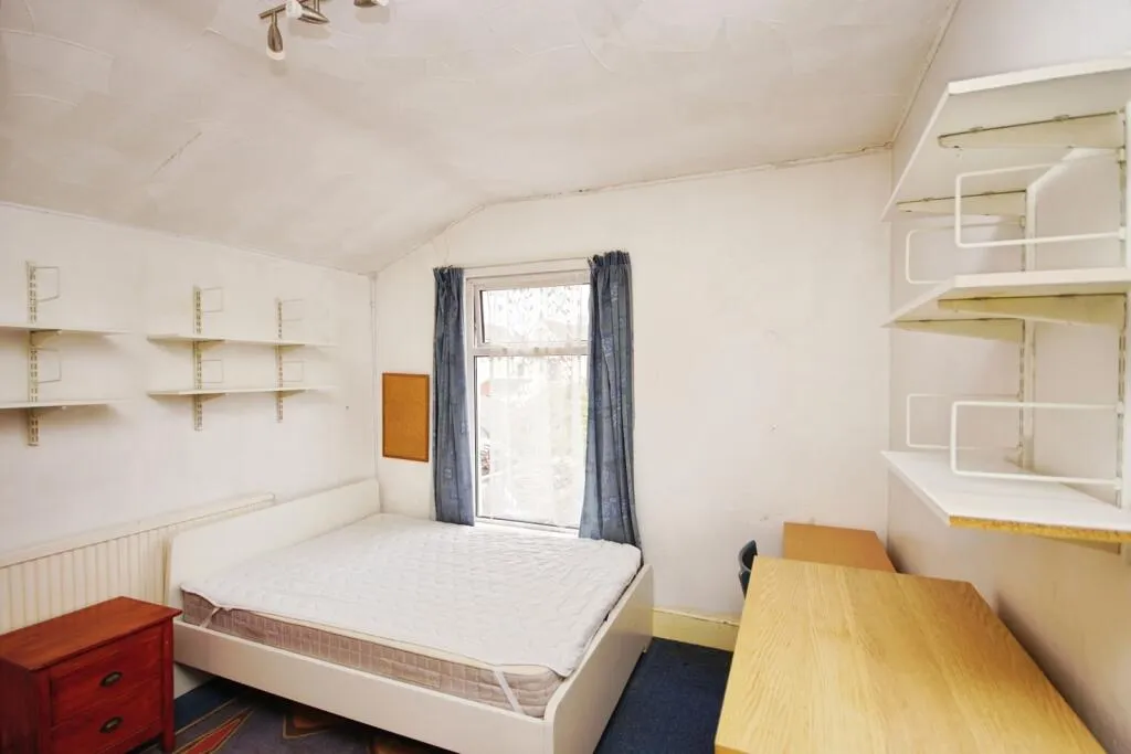 6 bed House