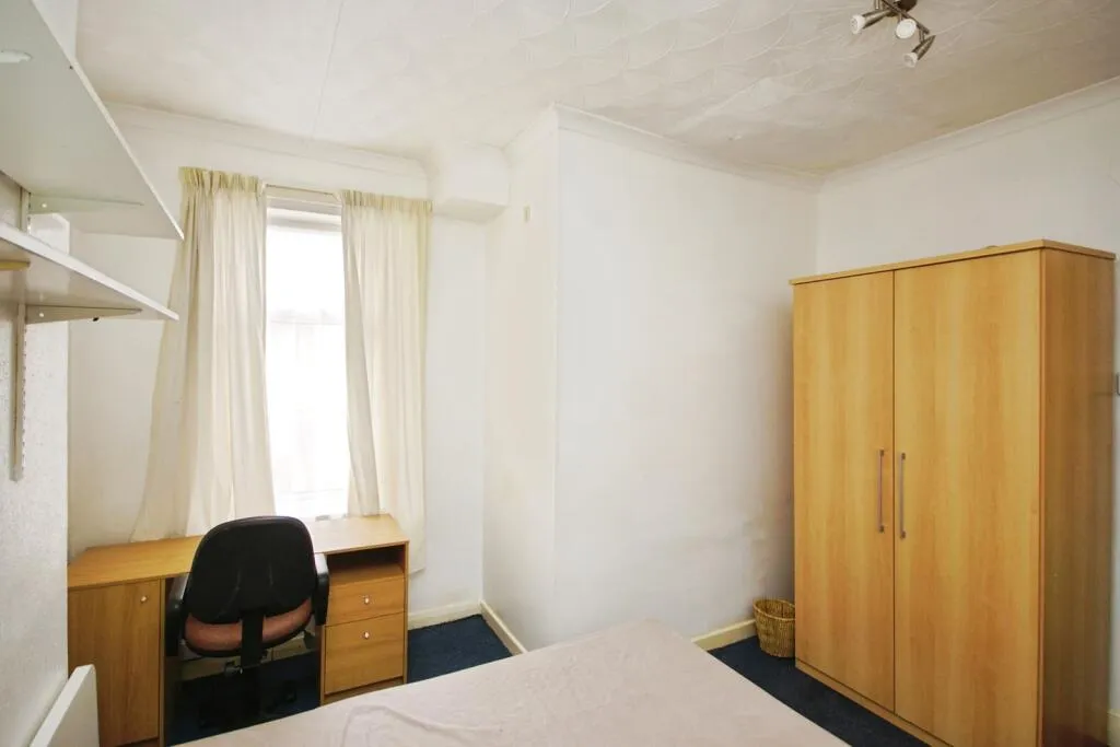 6 bed House