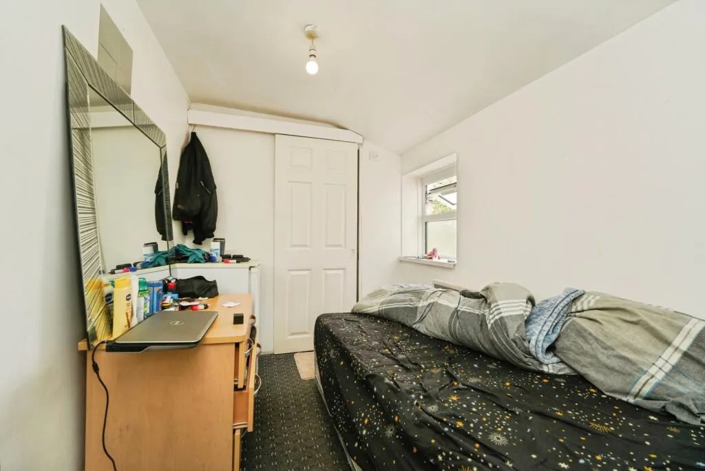 5 bed Block of Apartments