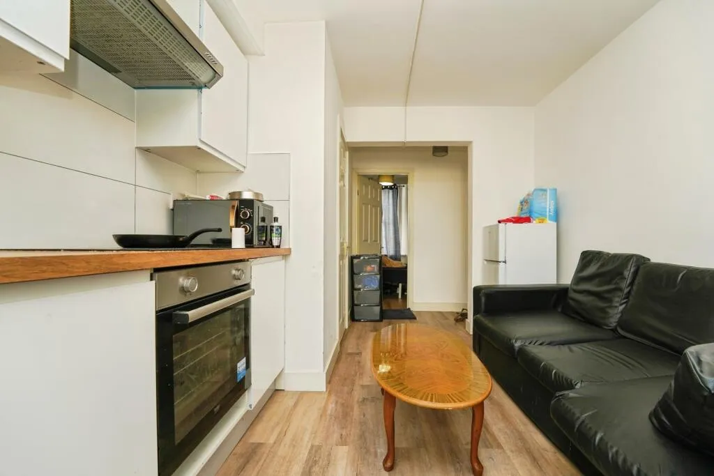 5 bed Block of Apartments