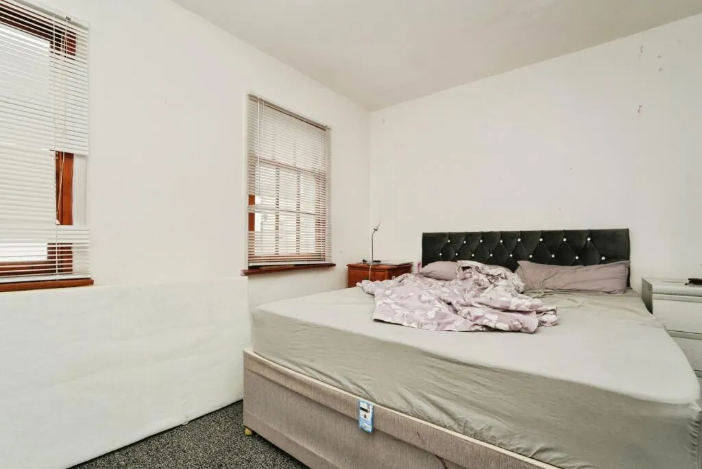 5 bed Block of Apartments