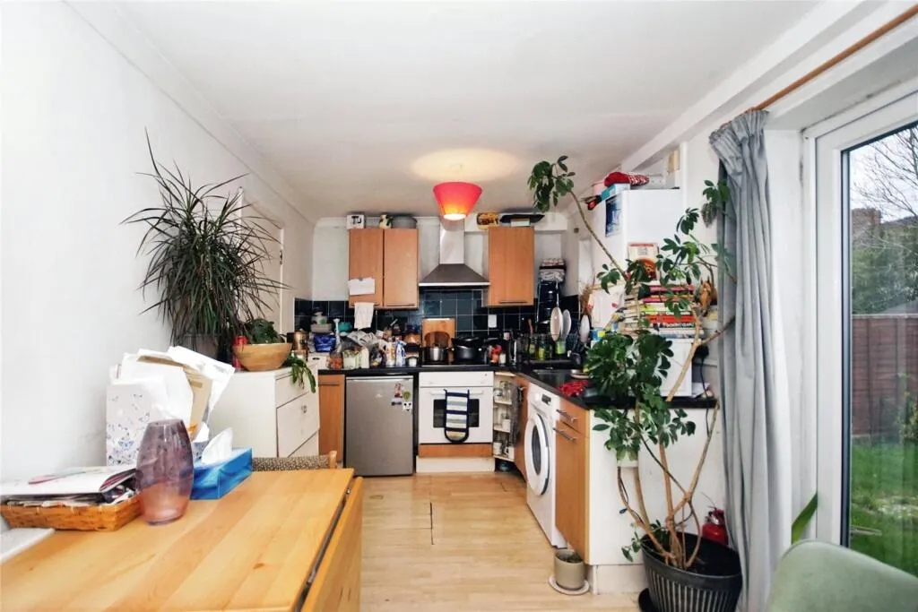 1 bed Ground Flat
