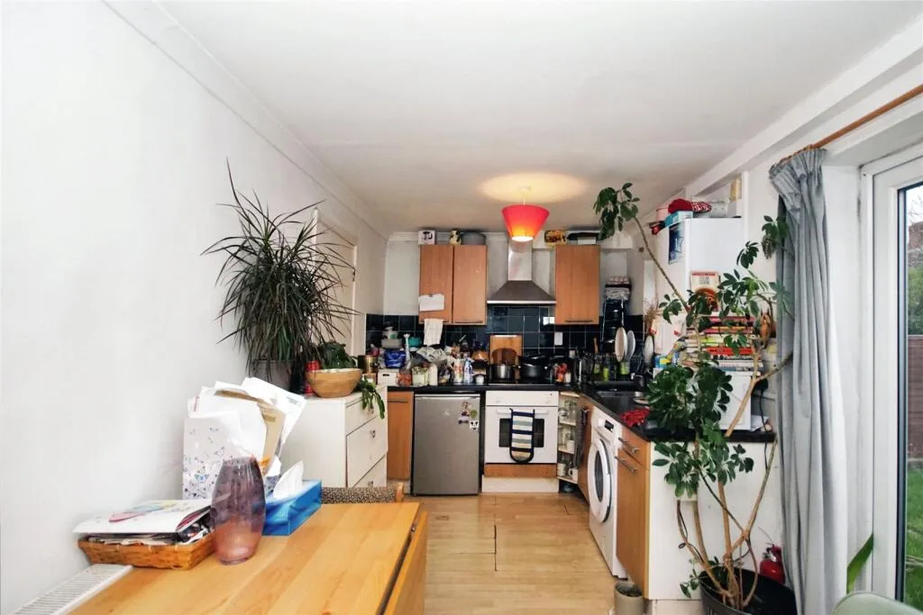 1 bed Ground Flat