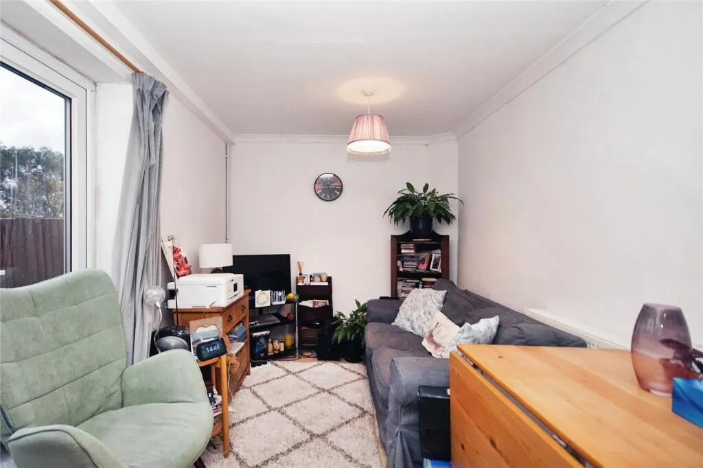1 bed Ground Flat