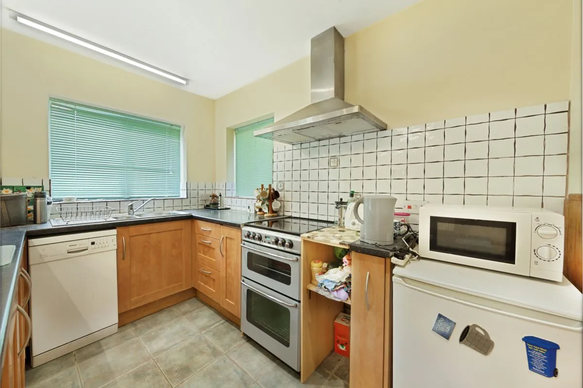 Chestnut Avenue, Kettering, Northamptonshire, NN15 7BG - Online Auctions