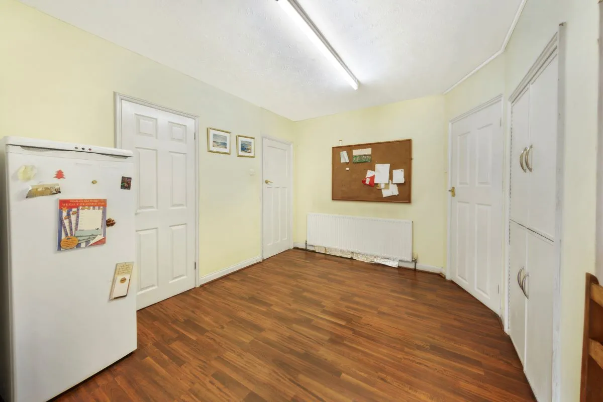 Chestnut Avenue, Kettering, Northamptonshire, NN15 7BG - Online Auctions