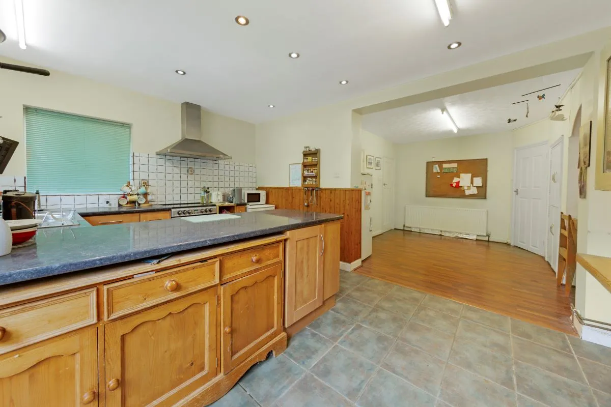 Chestnut Avenue, Kettering, Northamptonshire, NN15 7BG - Online Auctions