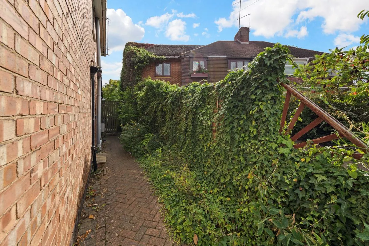 Chestnut Avenue, Kettering, Northamptonshire, NN15 7BG - Online Auctions