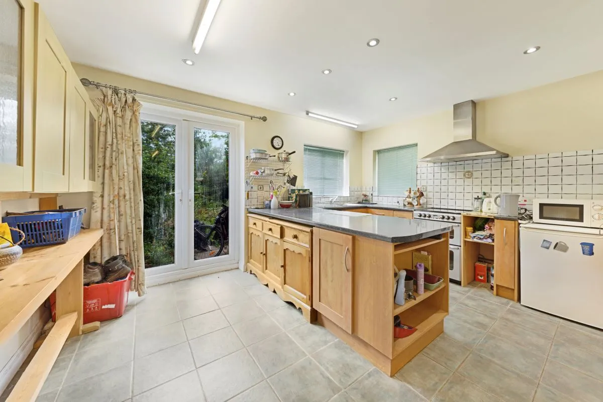 Chestnut Avenue, Kettering, Northamptonshire, NN15 7BG - Online Auctions