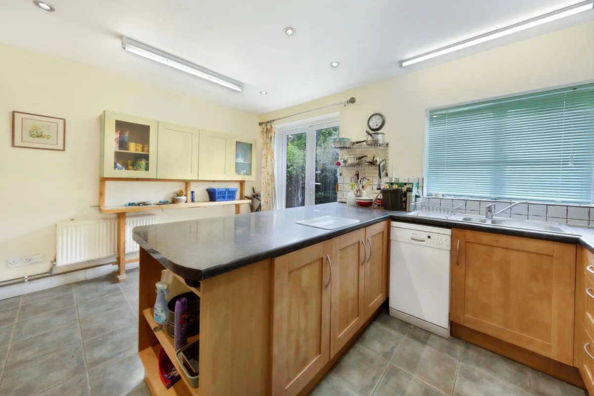 Chestnut Avenue, Kettering, Northamptonshire, NN15 7BG - Online Auctions