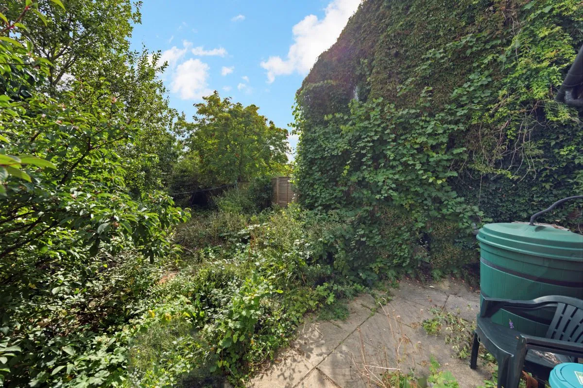 Chestnut Avenue, Kettering, Northamptonshire, NN15 7BG - Online Auctions