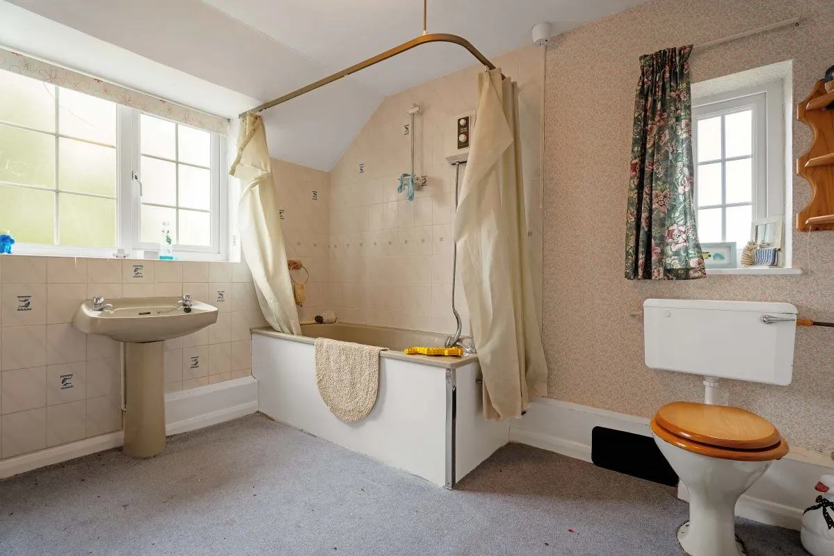 Honeybrook Cottage, Rushock, Droitwich, Worcestershire, WR9 0NS - Online Auctions