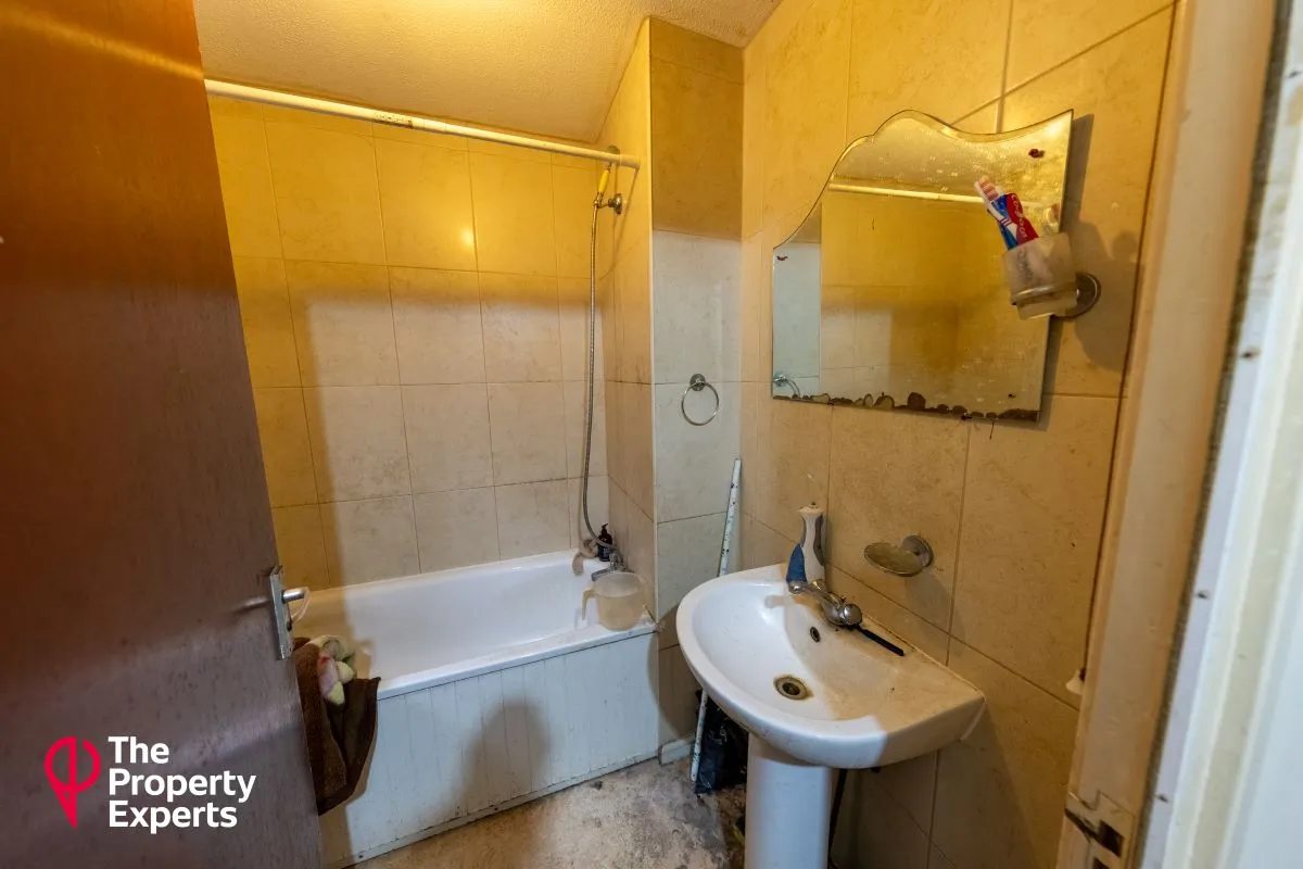 Willowbrook Road, Southall, Middlesex, UB2 4RH - Online Auctions