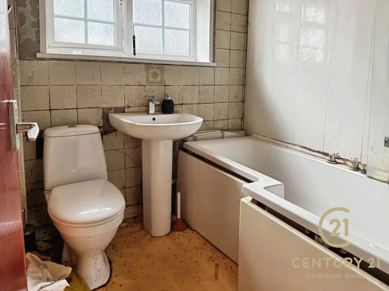 Abbey Court, Liverpool, Merseyside, L25 5HS - Online Auctions