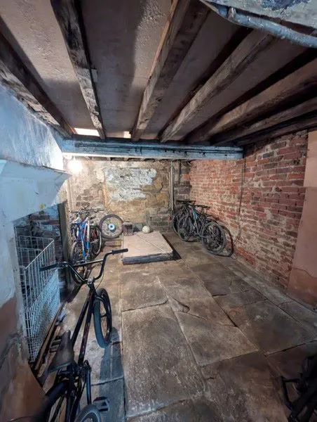 High Street, Uppermill, Oldham, Lancashire, OL3 6HA - Online Auctions