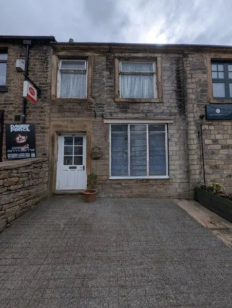 High Street, Uppermill, Oldham, Lancashire, OL3 6HA - Online Auctions