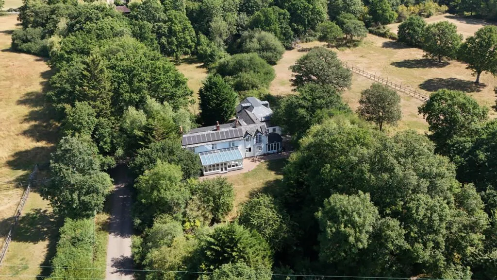 Willow Tree Cottage, Spinning Wheel Lane, Binfield, Bracknell, Berkshire, RG42 5QH - Online Auctions