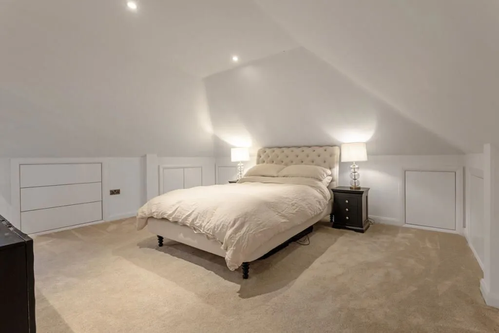 Willow Tree Cottage, Spinning Wheel Lane, Binfield, Bracknell, Berkshire, RG42 5QH - Online Auctions