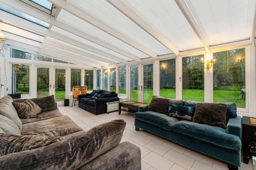 Willow Tree Cottage, Spinning Wheel Lane, Binfield, Bracknell, Berkshire, RG42 5QH - Online Auctions