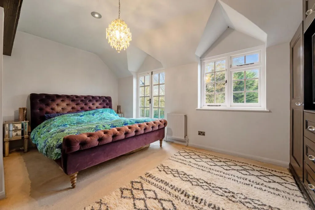 Willow Tree Cottage, Spinning Wheel Lane, Binfield, Bracknell, Berkshire, RG42 5QH - Online Auctions