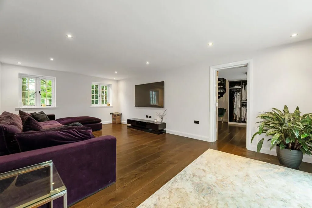 Willow Tree Cottage, Spinning Wheel Lane, Binfield, Bracknell, Berkshire, RG42 5QH - Online Auctions