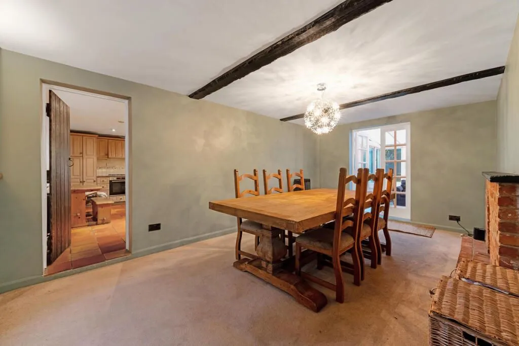 Willow Tree Cottage, Spinning Wheel Lane, Binfield, Bracknell, Berkshire, RG42 5QH - Online Auctions