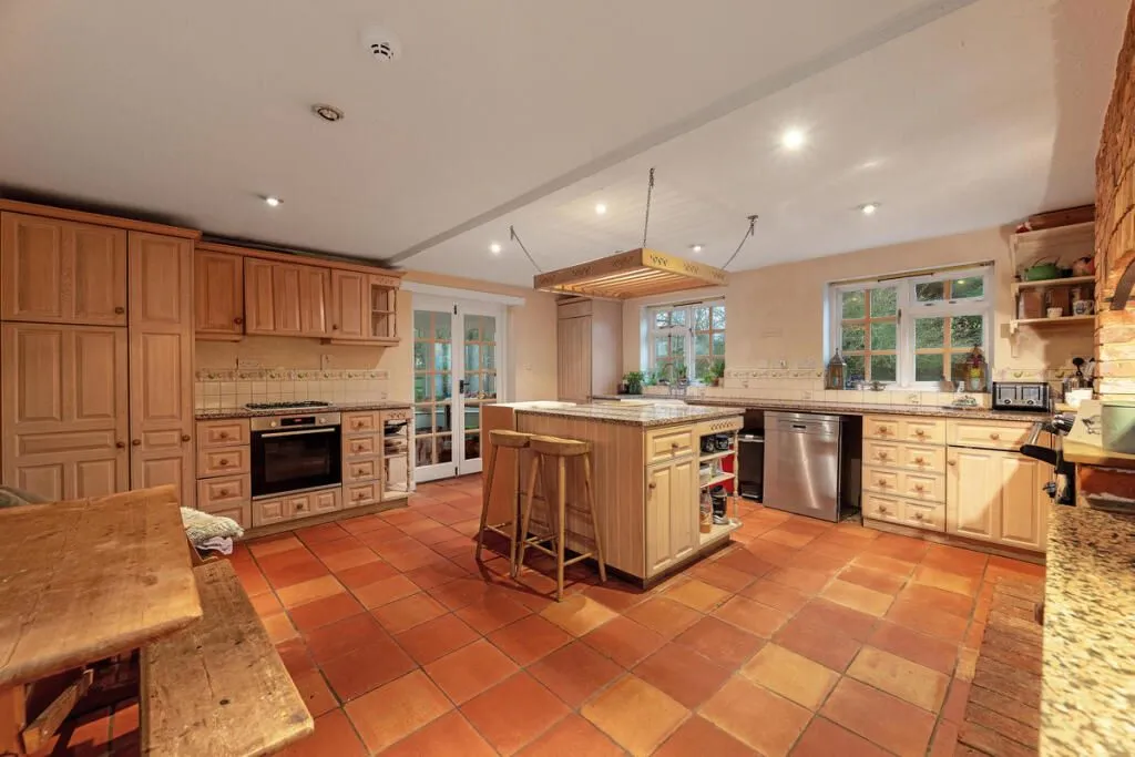 Willow Tree Cottage, Spinning Wheel Lane, Binfield, Bracknell, Berkshire, RG42 5QH - Online Auctions