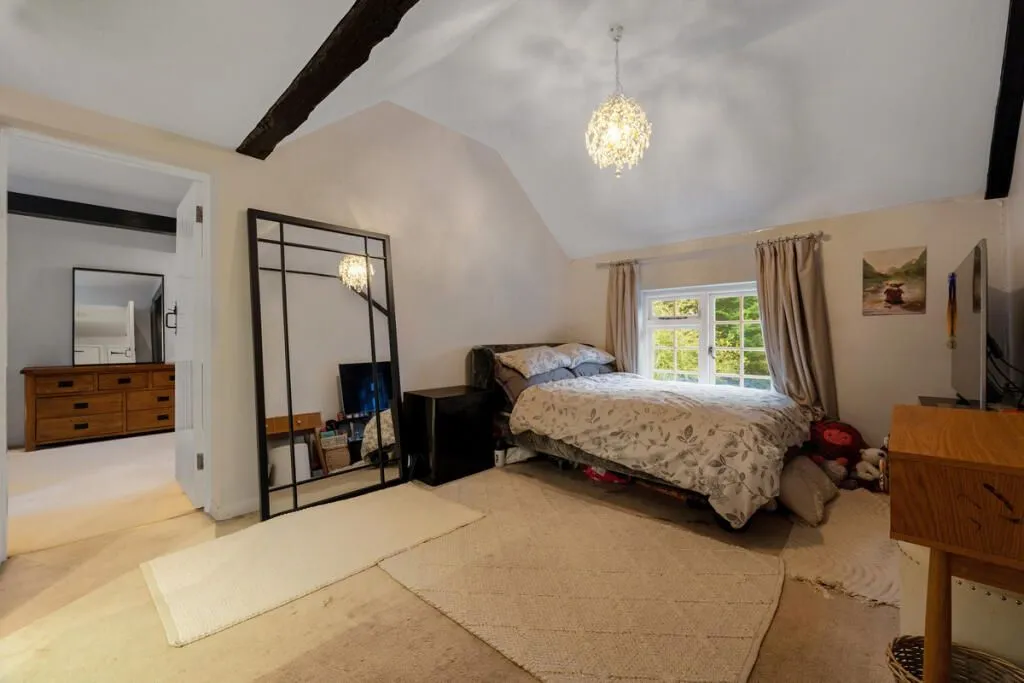 Willow Tree Cottage, Spinning Wheel Lane, Binfield, Bracknell, Berkshire, RG42 5QH - Online Auctions