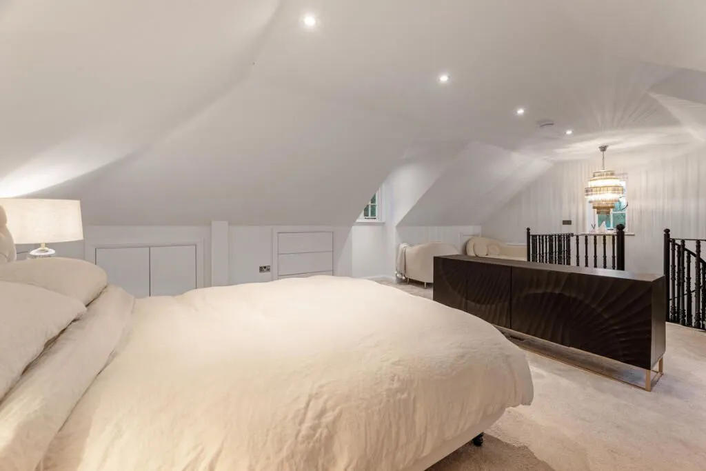 Willow Tree Cottage, Spinning Wheel Lane, Binfield, Bracknell, Berkshire, RG42 5QH - Online Auctions