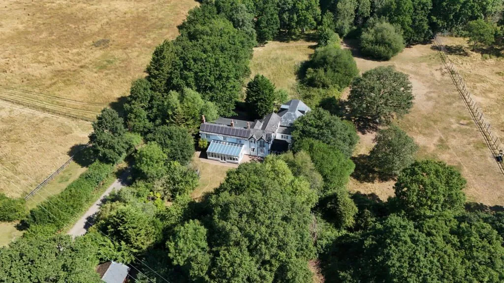 Willow Tree Cottage, Spinning Wheel Lane, Binfield, Bracknell, Berkshire, RG42 5QH - Online Auctions
