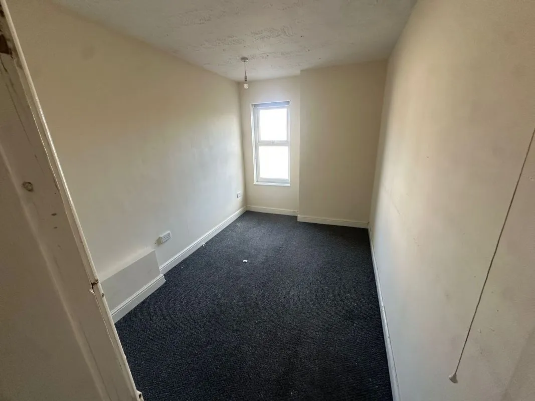 Church Road, Nuneaton, Warwickshire, CV10 8LJ - Online Auctions