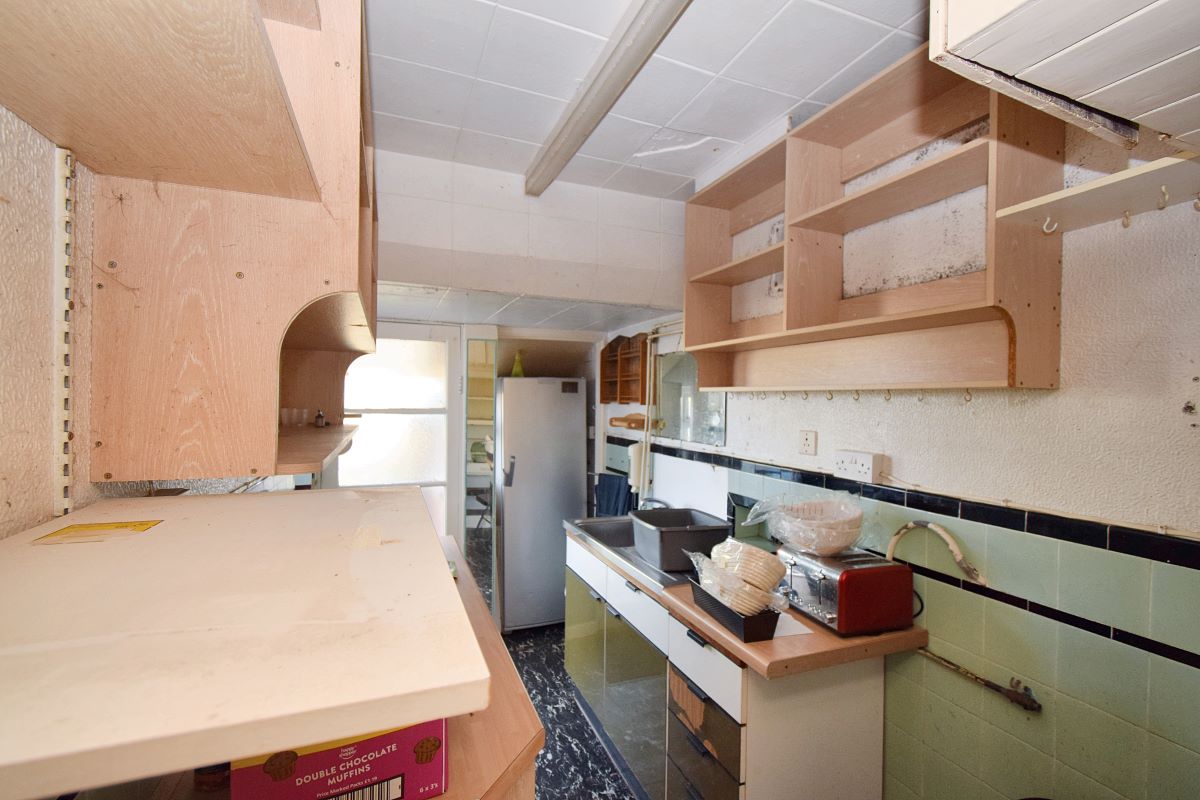 RESI – 86 Lincroft Crescent