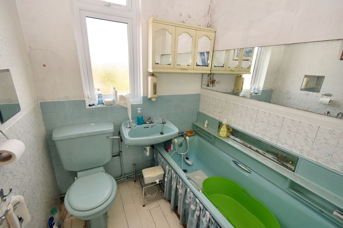 RESI – 86 Lincroft Crescent