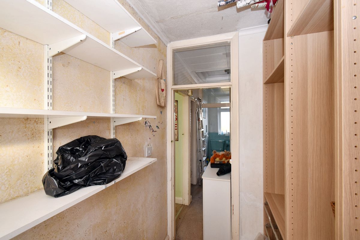 RESI – 86 Lincroft Crescent