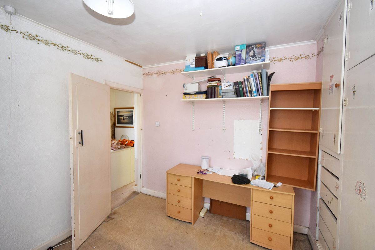RESI – 86 Lincroft Crescent