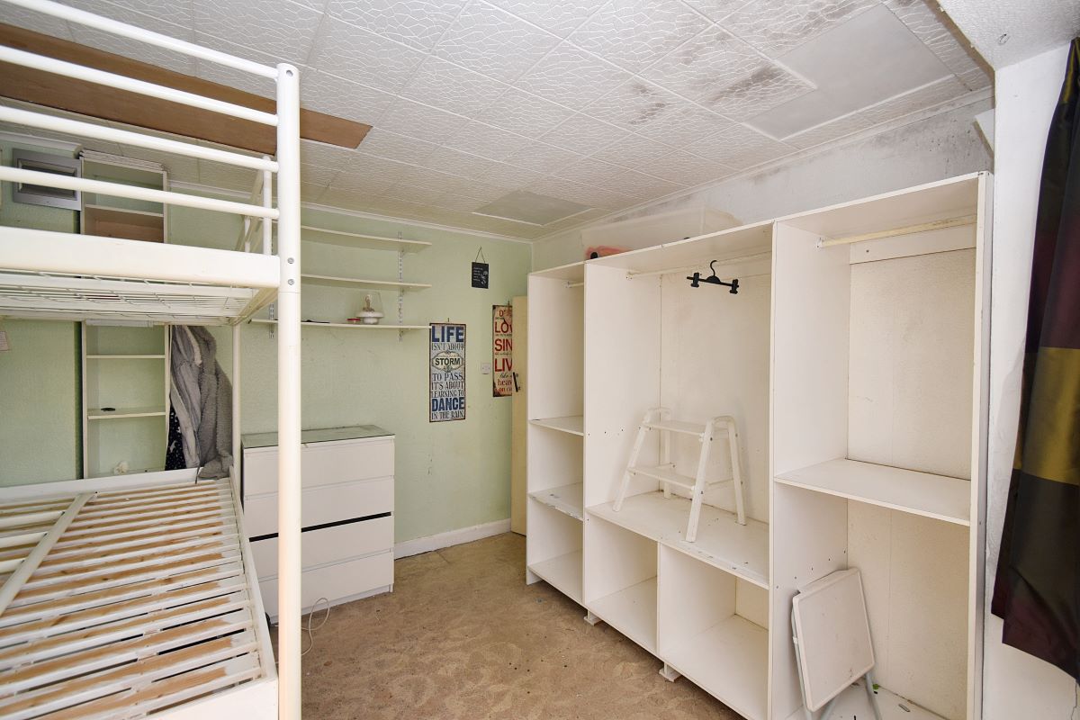RESI – 86 Lincroft Crescent